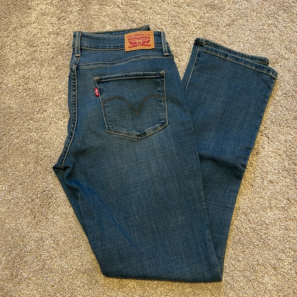 Levi Mid Rise Skinny Jeans